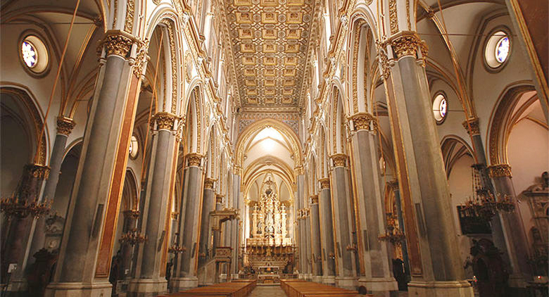 Неаполь Церковь Сан Доменико Маджоре