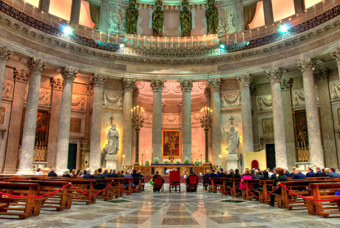 Неаполь Церковь Сан Франческо ди Паола Месса