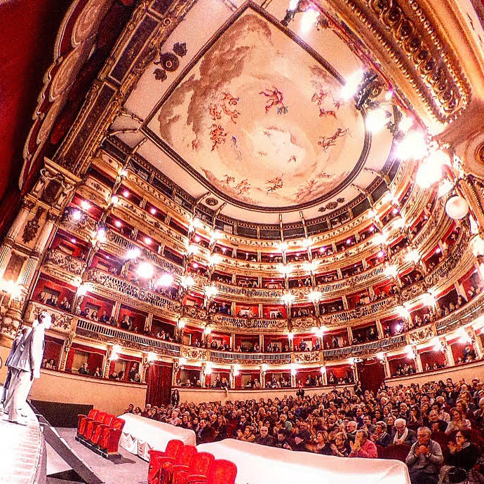 Неаполь Театр Беллини