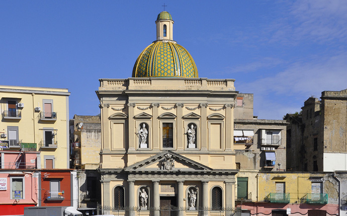 Неаполь Chiesa di Santa Croce e Purgatorio al Mercato