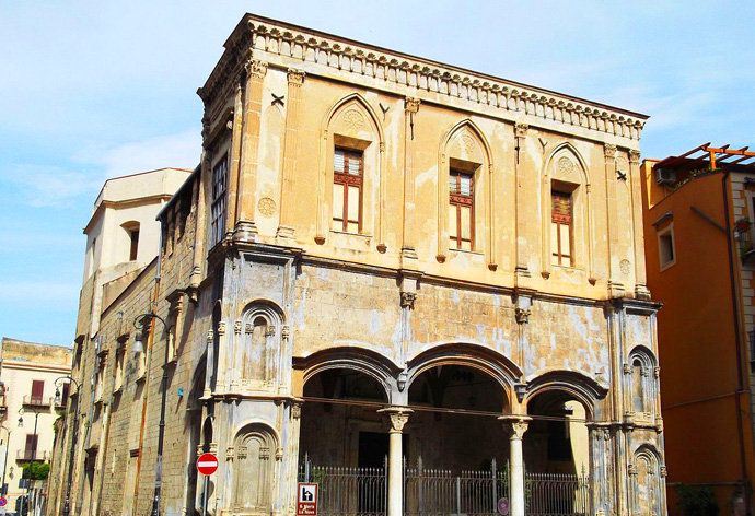 Неаполь Церковь Santa Maria la Nova