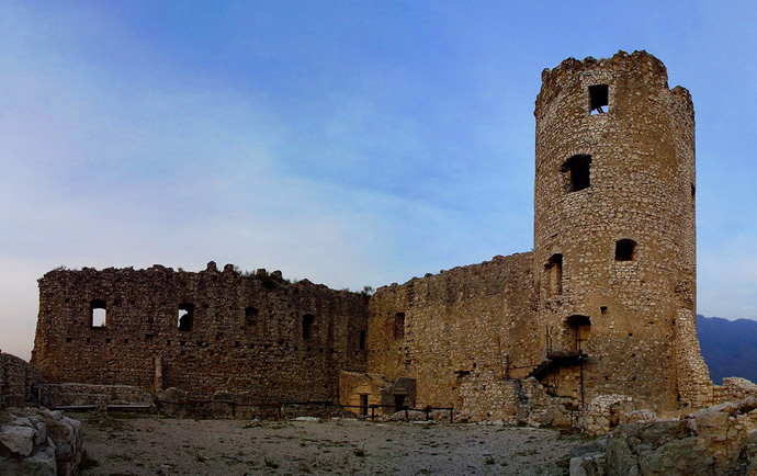 Кампания город Авеллино Лангобардский Замок