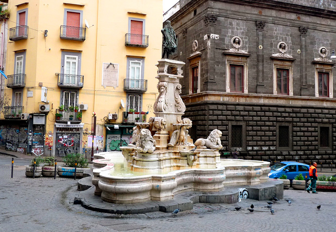 Неаполь фонтан Карл 2