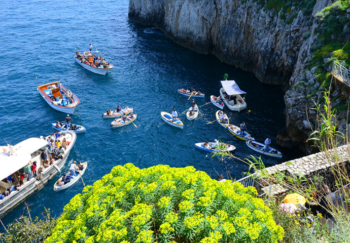 Экскурсия по острову Капри Туристы