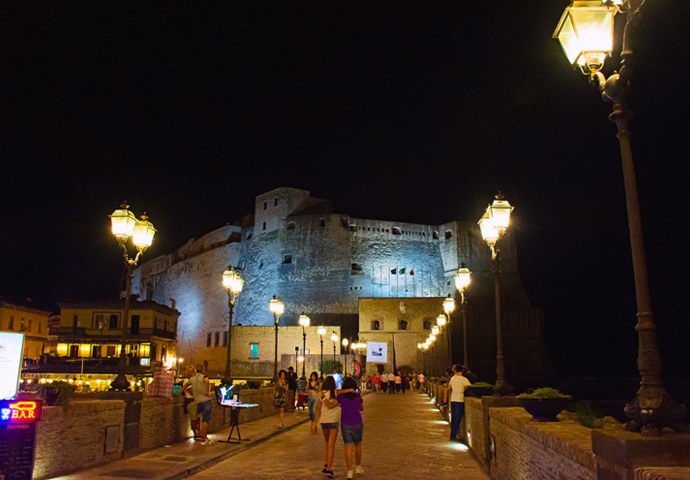 Экскурсия по ночному Неаполю Замок