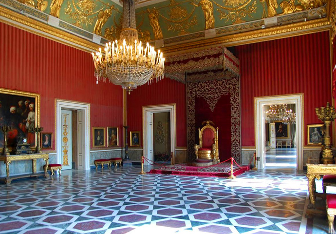 Королевский Дворец в Неаполе