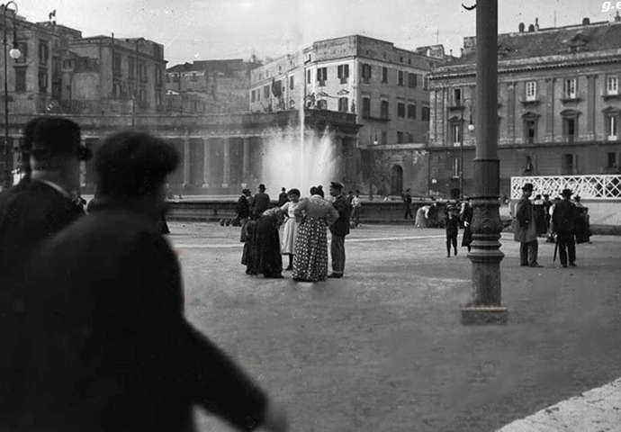 Неаполь фонтан площадь плебишито старые фотографии
